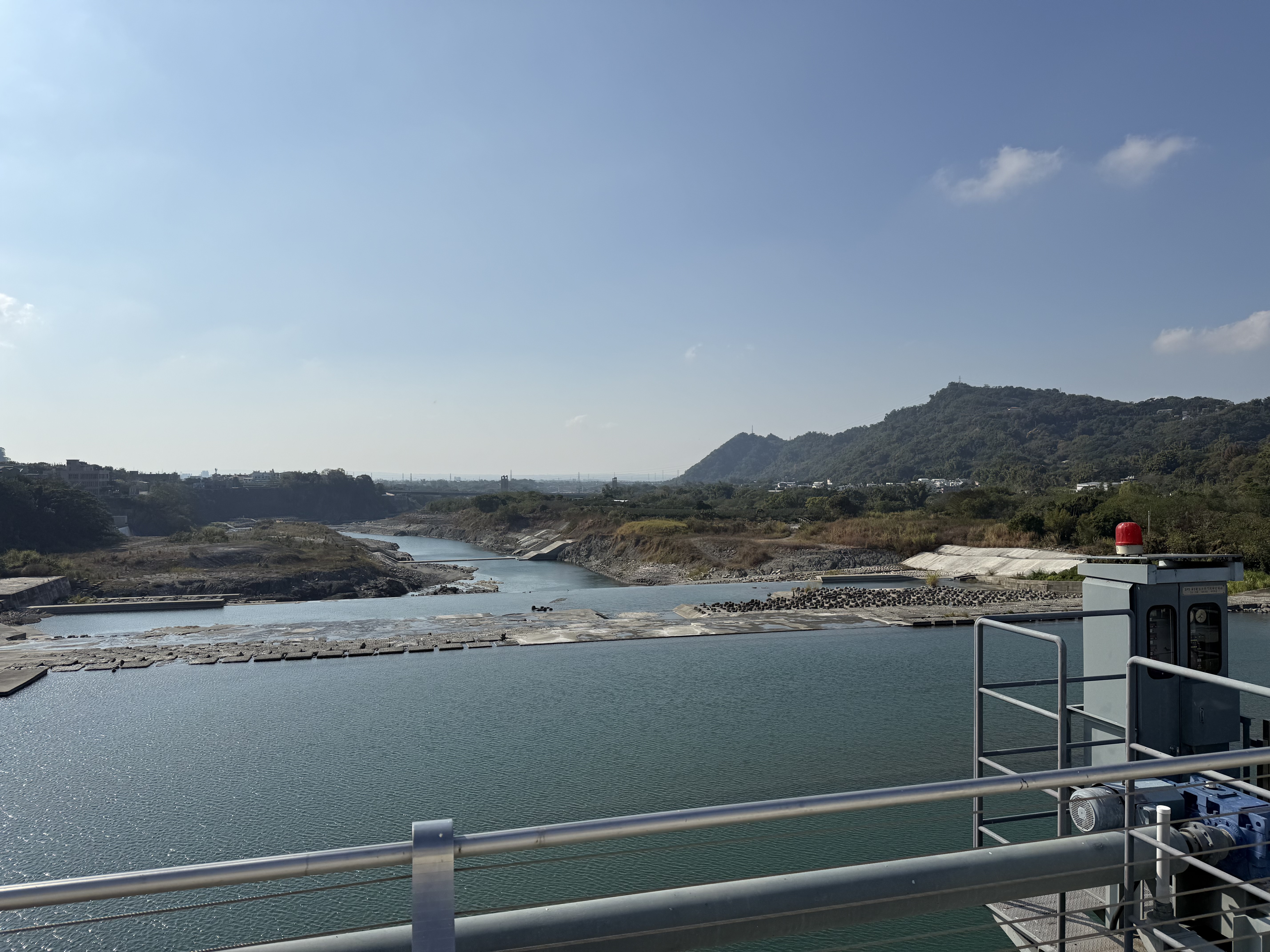 水壩往下